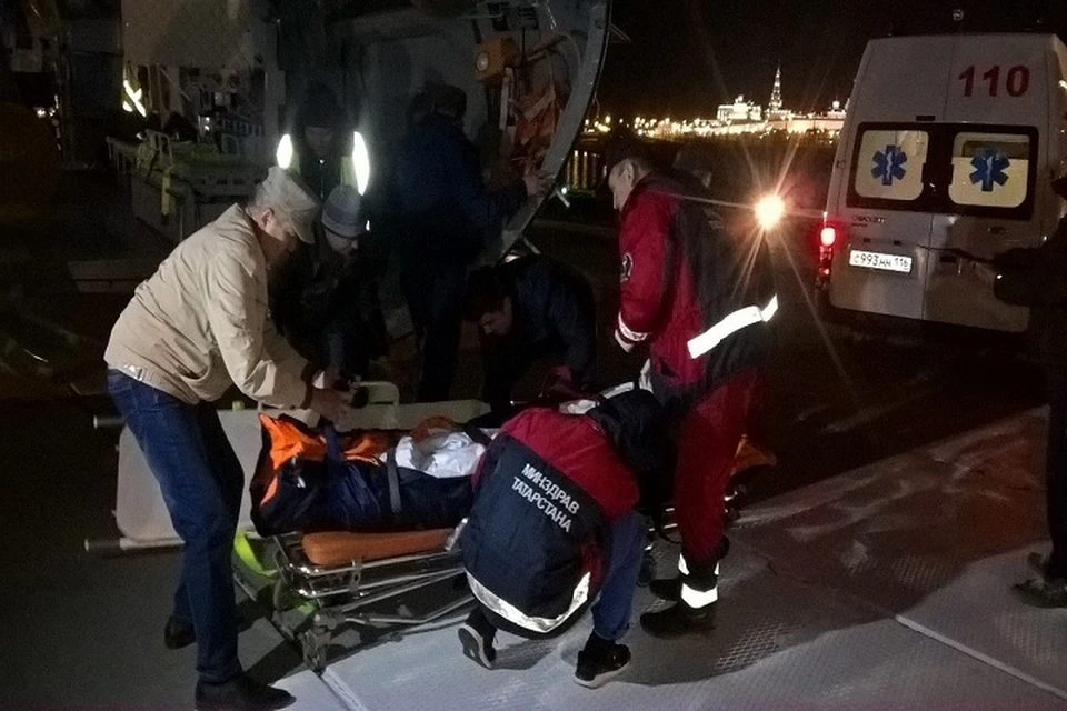 Двух пострадавших отправили в Казань вертолетом МЧС республики