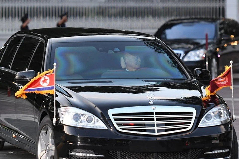 Лимузин Ким Чен Ына доставили во Владивосток спецрейсом. Фото: AFP.