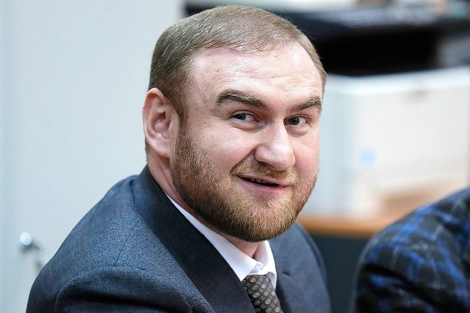 Рауфа Арашукова, одного из самых молодых сенаторов, задержали прямо в зале заседаний Совета Федерации