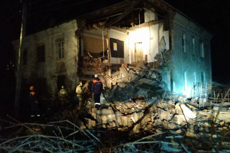 Угол двухэтажного дома рухнул в Хабаровске