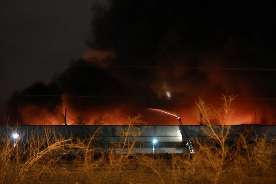 Пожар на территории красноярского завода «Красмаш» локализован на площади 20 тысяч