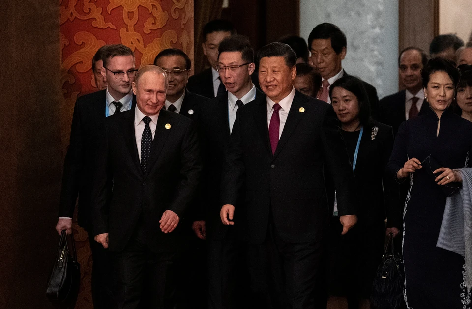 Президент России Владимир Путин и глава Китая Си Цзиньпин на форуме в Пекине.