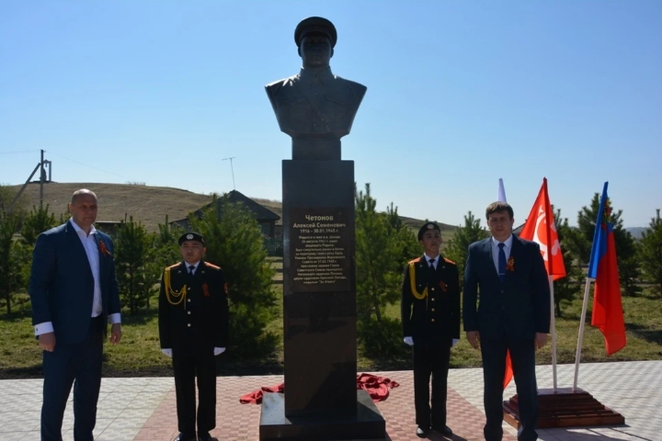 В деревне Шанда Гурьевского района открыли памятник герою Советского Союза Алексею Четонову