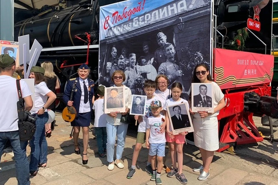 В этом году шествие "Бессмертного полка" прошло в столице Поднебесной в четвертый раз.