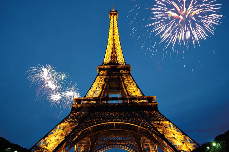 Поначалу многие парижане считали башню уродливой. Но потом привыкли.