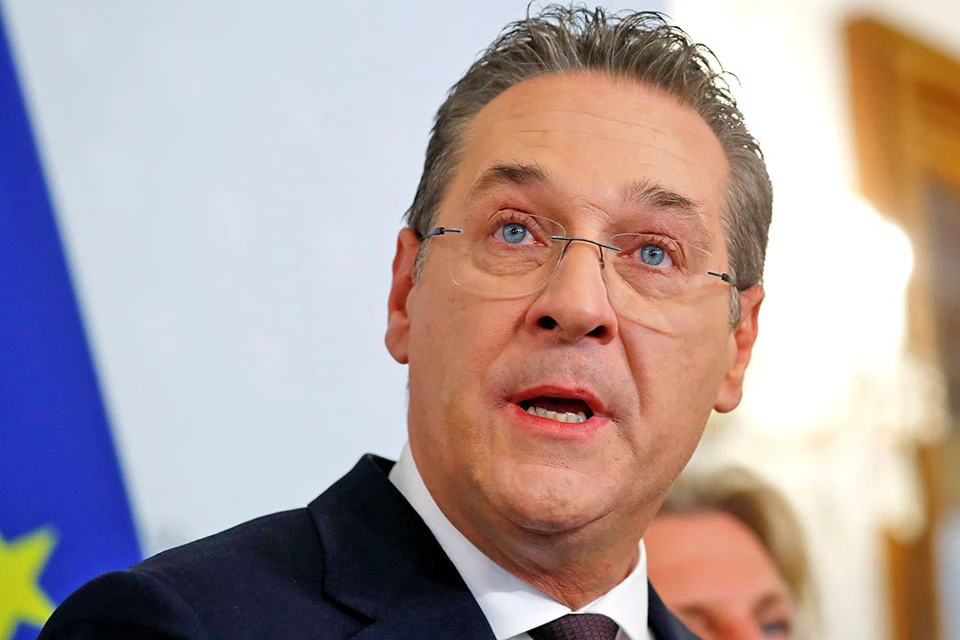 Вице-канцлер Австрии Хайнц-Кристиан Штрахе ушёл в отставку после скандала.