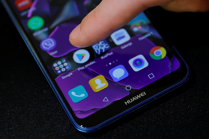 У Huawei есть свои разработки по чипам, операционке. У компании такой потенциал, что даже такой стране, как Америка, будет слабо ее обрушить