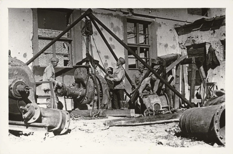 Восстановительные работы на Северном водопроводе. Фото из фондов музея-заповедника "Сталинградская битва"