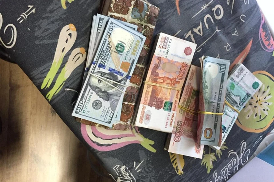 В Хабаровске трех диспетчеров РЖД подозревают в получении взяток на миллионы рублей