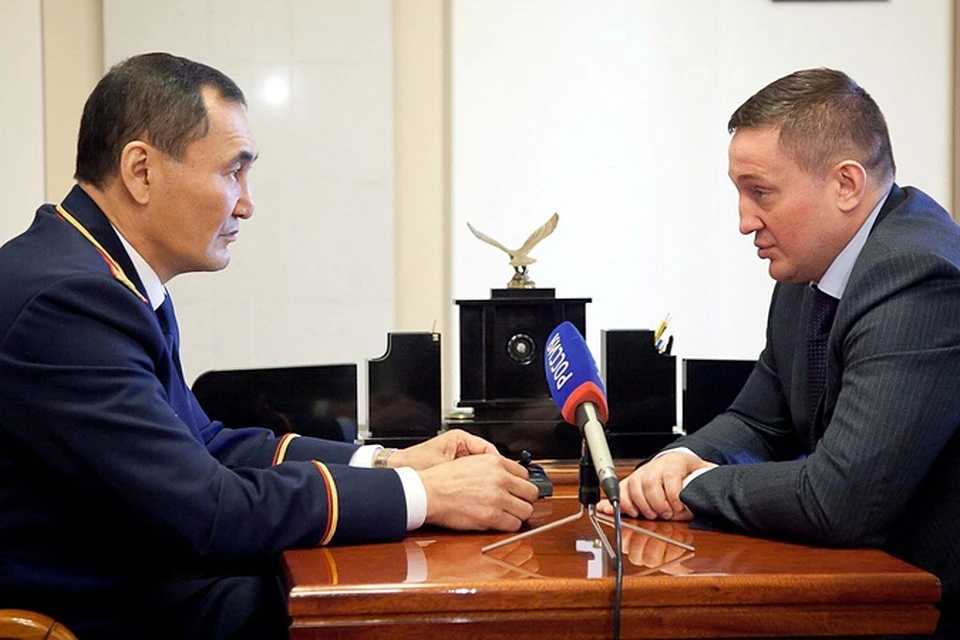 Михаил Музраев и Андрей Бочаров. Фото: администрация области.