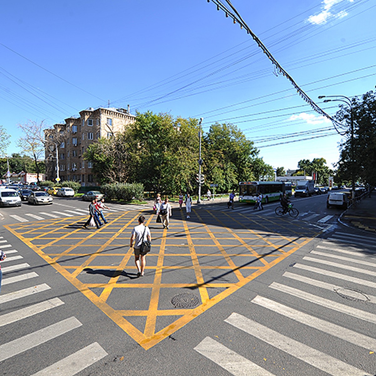 Летние новшества на дорогах Москвы: Дополнительные зебры, новые повороты и  перекрытия - KP.RU