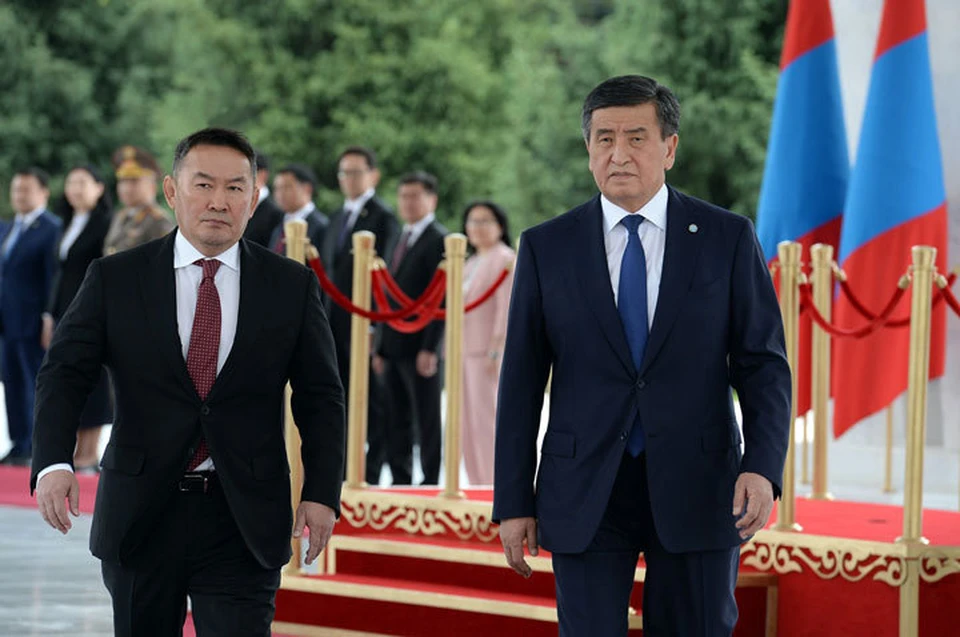 Монгольский лидер одним из первых прилетел в Кыргызстан для участия в саммите ШОС, где Монголия имеет статус наблюдателя.