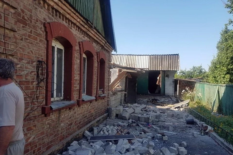 В Марьинке получили повреждения дома вблизи линии соприкосновения. Фото: НПУ в Донецкой области
