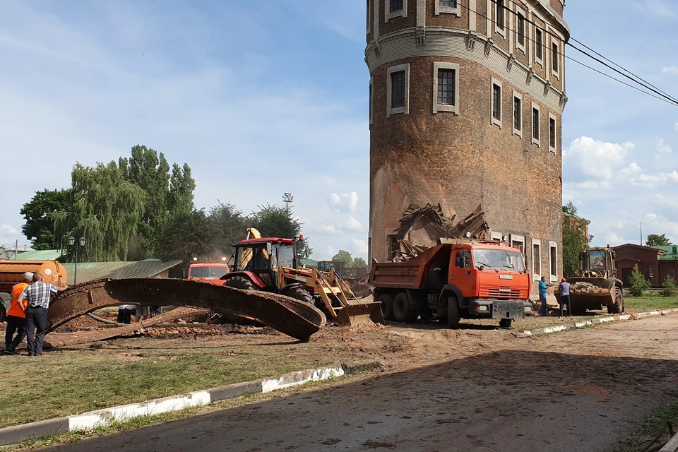 Разбор завалов. Фото: "Типичный посёлок Лев Толстой"