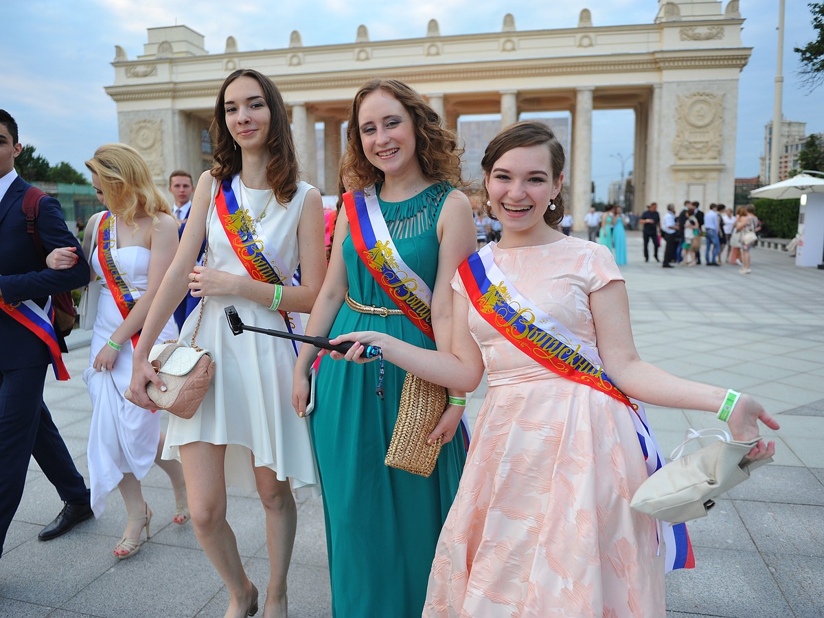 Выпускной 2019 в Ростове-на-Дону: пенная дискотека, фейерверк и концерт  Тима Белорусских - KP.RU