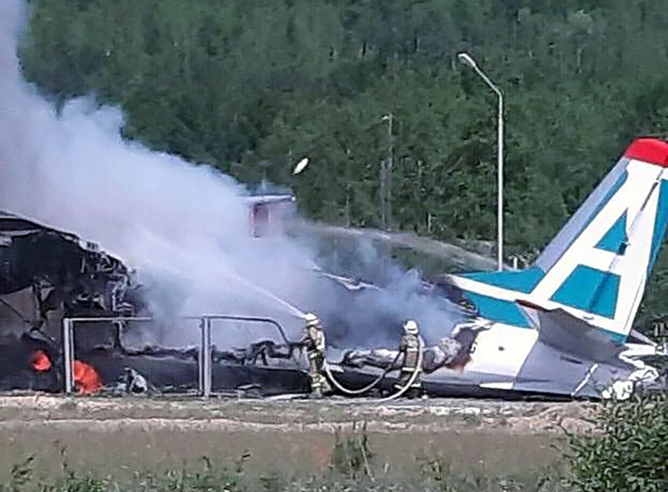 "Проблемы начались еще в полете": Жертвами крушения Ан-24 в Бурятии стали два пилота, 44 человека выжило.
