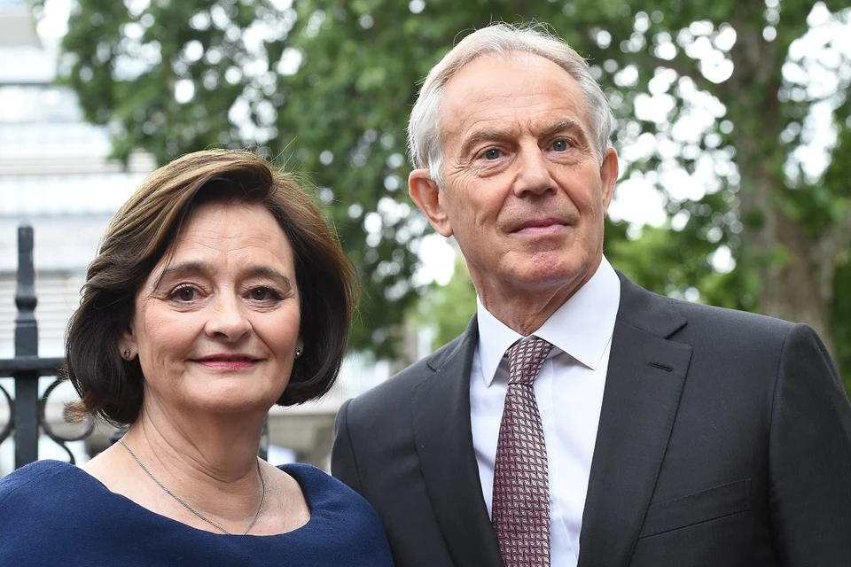Экс-премьер Великобритании Тони Блэр с супругой Шери
