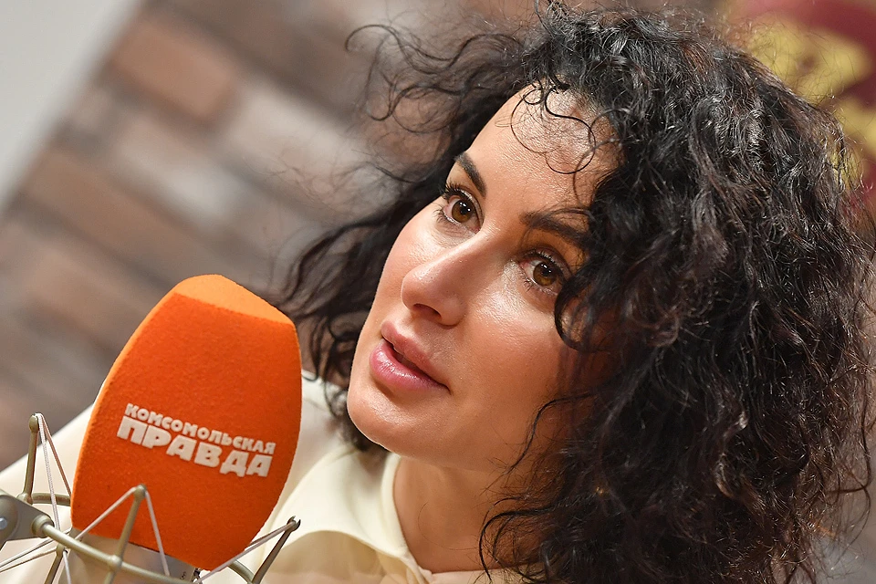 Тина Канделаки в студии радиостанции "Комсомольская правда".