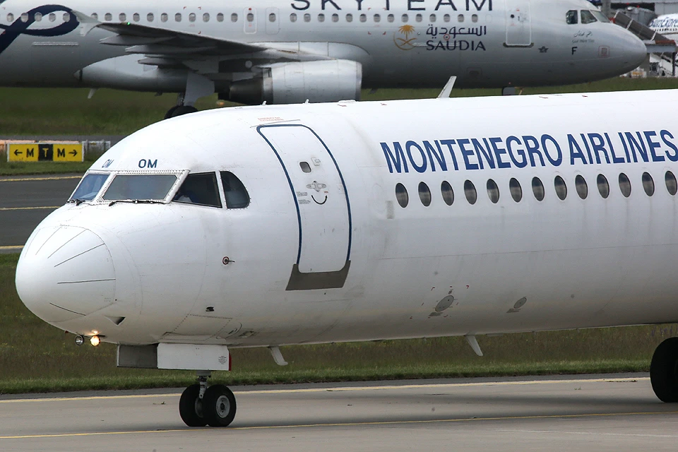 Пилот рейса "Montenegro Airlines" потерял сознание в воздухе.