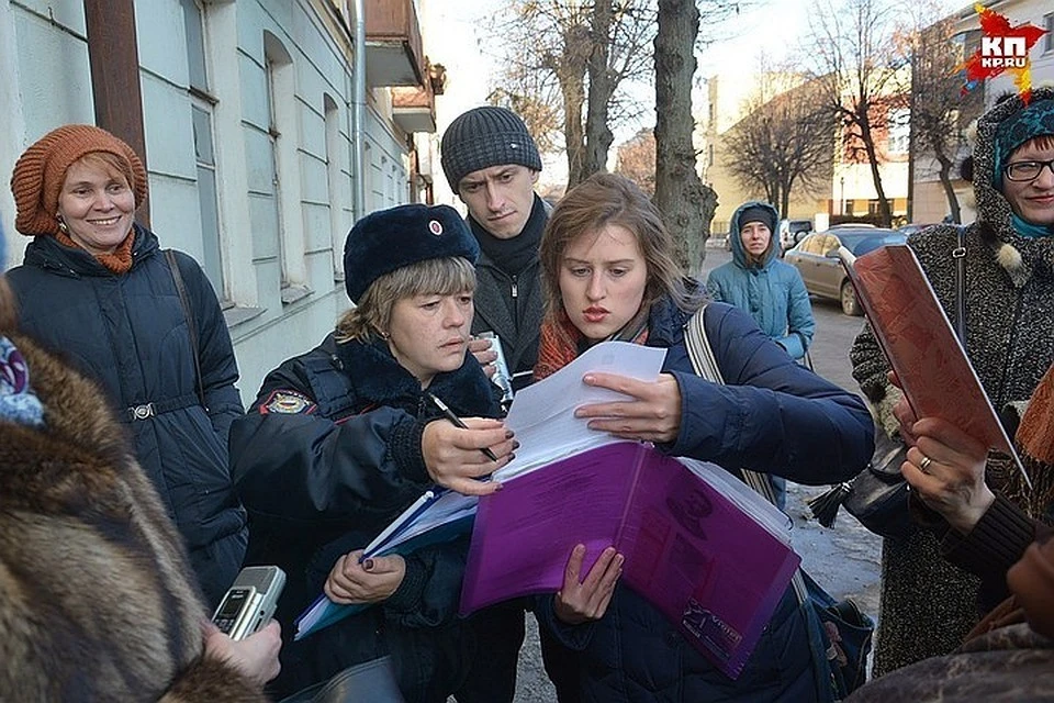 Экс-майор полиции Наталья Башкатова на фото по центру в форме