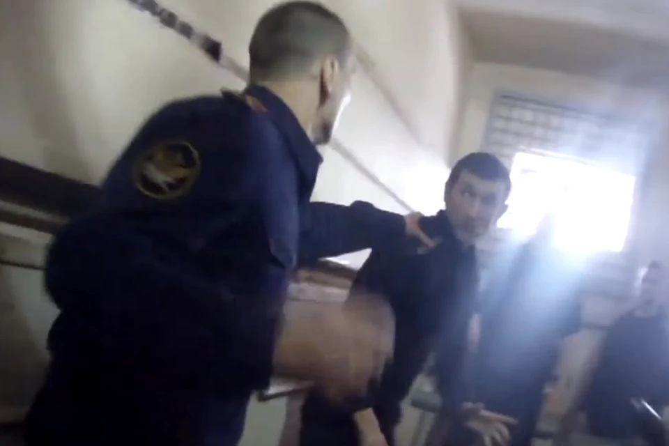 Новая Газета опубликовала новые видео с избиениями заключенных в ярославской колонии