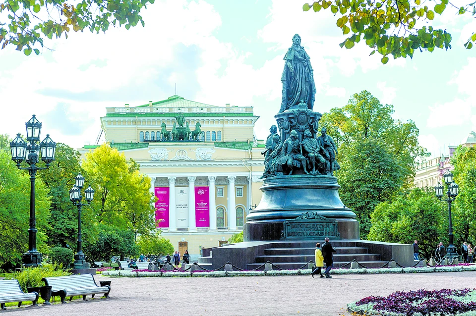 Знаменитые памятники Петербурга, созданные из меди и бронзы