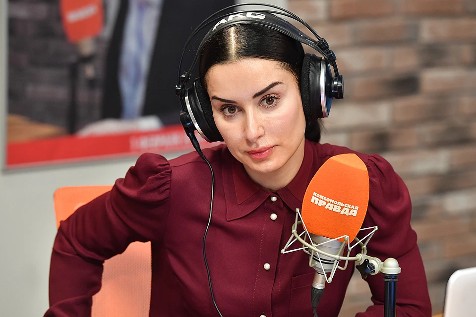 Тина Канделаки в студии Радио "Комсомольская правда".