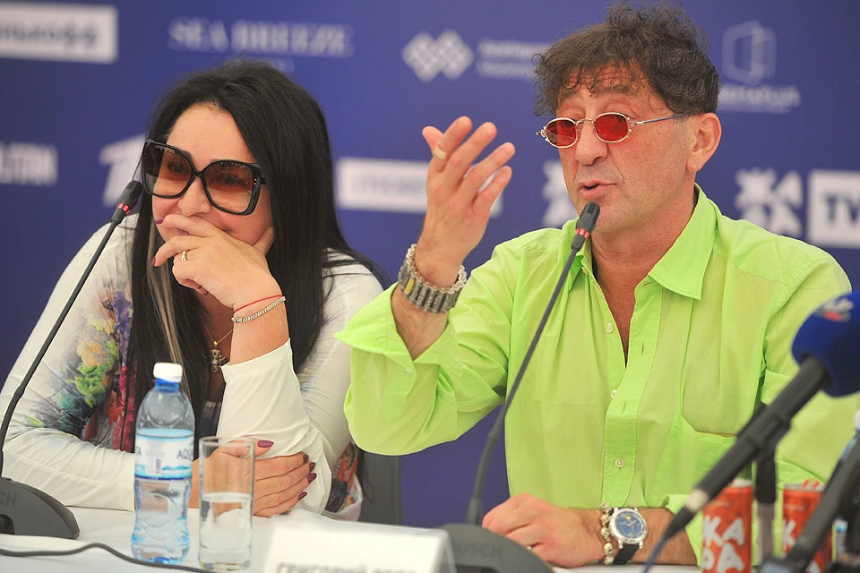 Главные звезды фестиваля "Жара" провели пресс-конференцию.