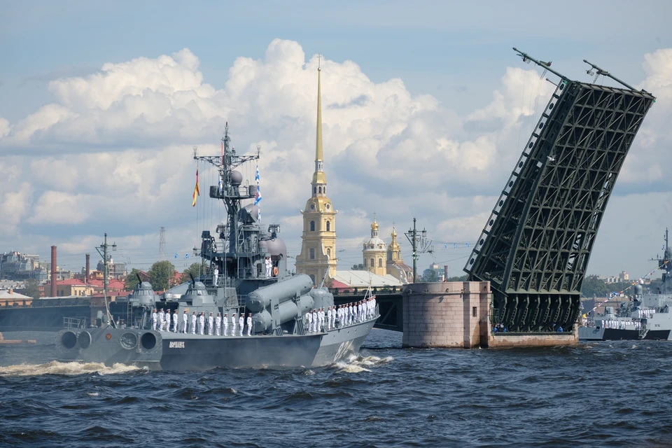 Прямая онлайн-трансляция Дня ВМФ в Санкт-Петербурге 28 июля 2019 года.