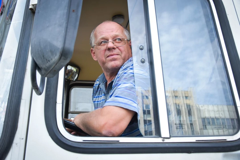 Андрей Дорожкин водит автобус уже 19 лет.