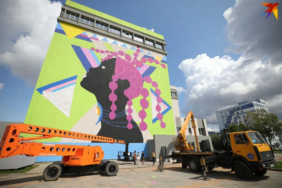 Мы посмотрели, какие новые граффити появились в столице на фестивале Vulica Brasil