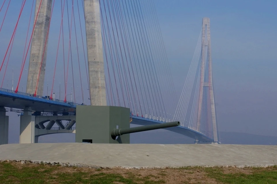 Новосильцевская батарея расположена на Русском острове рядом с мостом