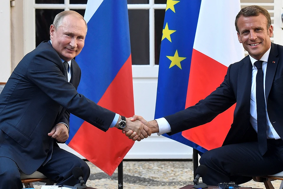 Владимир Путин и Эммануэль Макрон после переговоров в резиденции президента Франции на Лазурном берегу, 20 августа 2019 г.