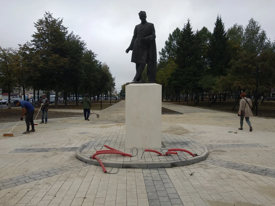 Памятник Петру Ильичу Чайковскому...