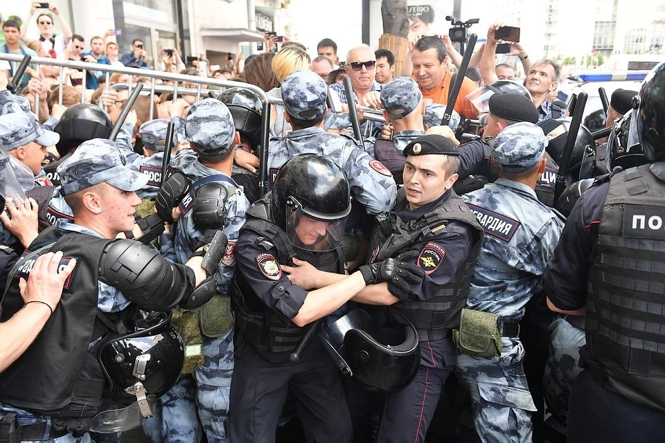 Протесты в Москве очень напоминают знакомые крымчанам события на Майдане в 2014 году.