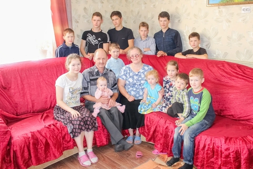 Сейчас дома живут 13 детей, две старшие дочери переехали из Александровска в Пермь.