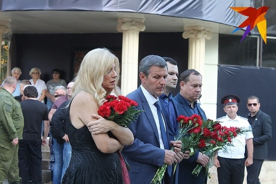 Перед концертом-реквиемом Валентина Лисица возложила цветы у "Сепара".
