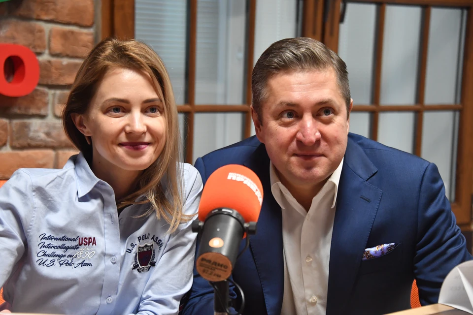 Наталья Поклонская и ее бывший супруг, юрист Иван Соловьев в студии Радио «Комсомольская правда» 3 декабря 2018 года. Выглядели вполне счастливыми.