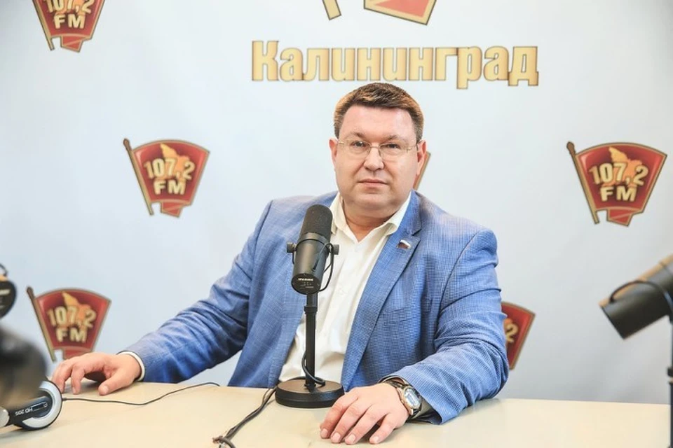 Александр Пятикоп в студии радио "Комсомольская правда".