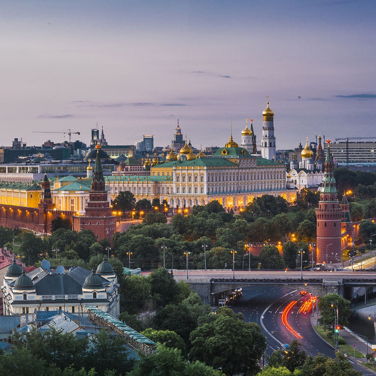 Все в москве живут. Москва центр России. Вид на Кремль. Виды Москвы.