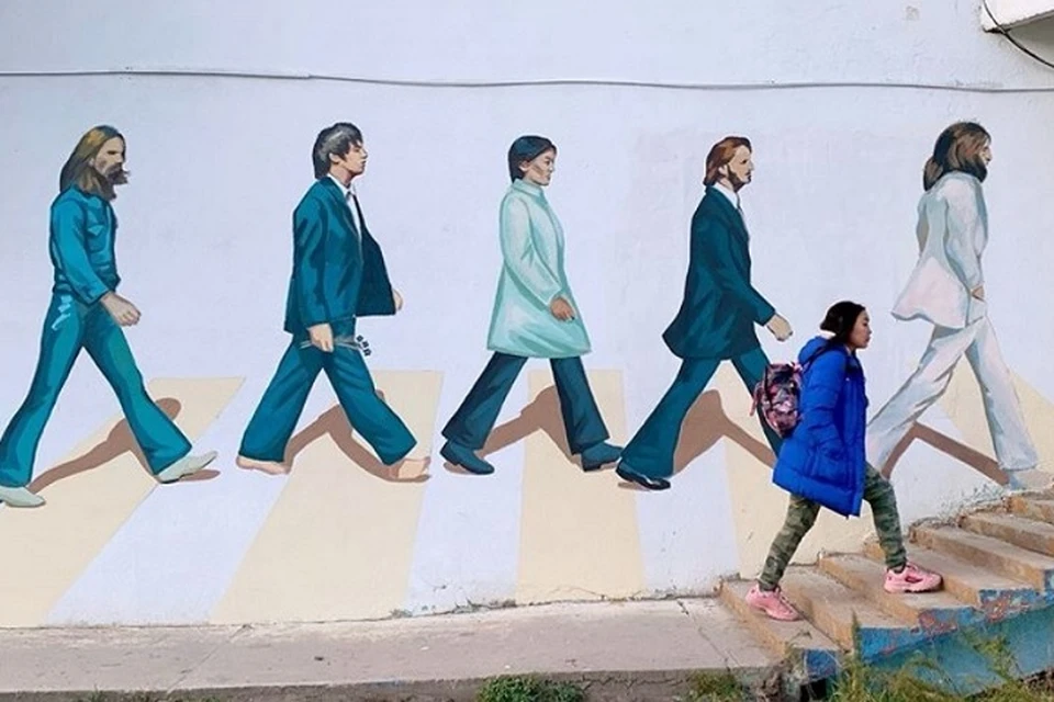 Размер Abbey Road в Якутске - 6 на 3 метра.