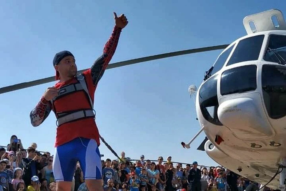 Железный человек: сибиряк сдвинул 13-тонный вертолет и установил мировой рекорд. Фото: сайт Реестра рекордов России.