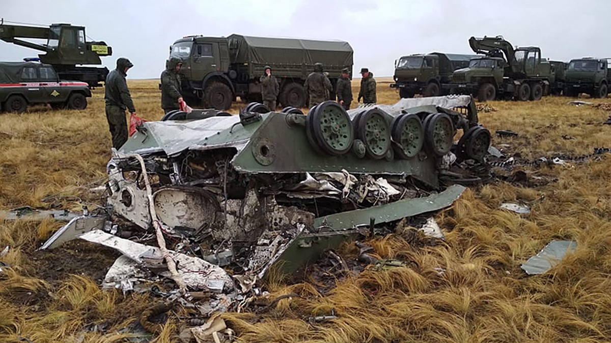 Почему на учениях в Оренбургской области разбились сразу две боевые машины  десанта - KP.RU