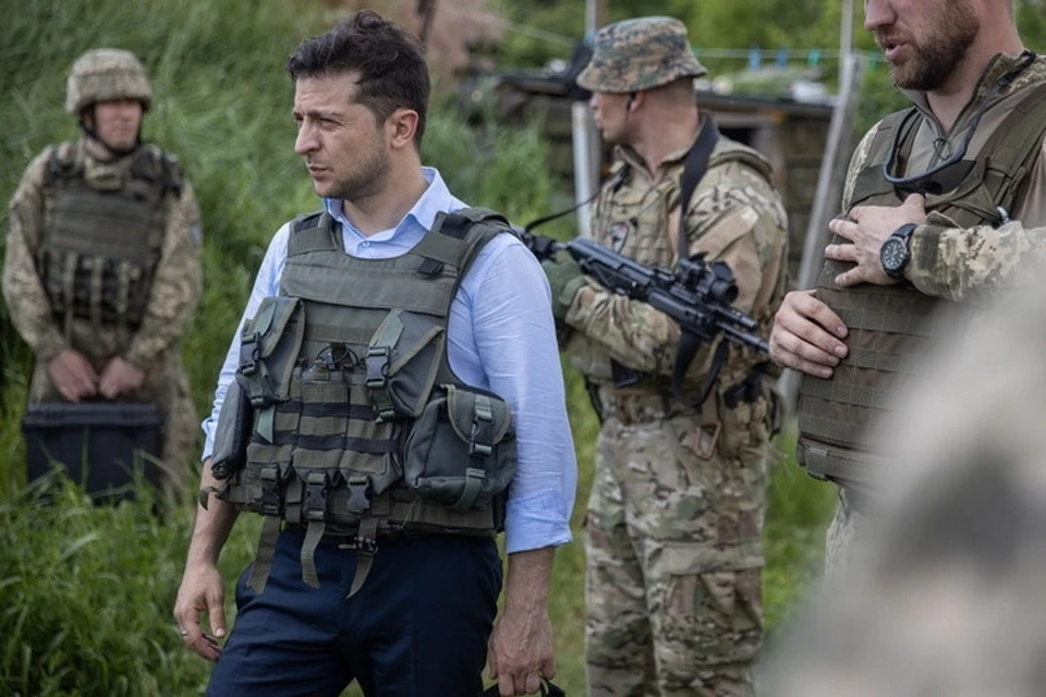 Верховный главнокомандующий Владимир Зеленский даже не собирается приструнить украинских карателей, убивающих дончан и луганчан. Фото: АПУ