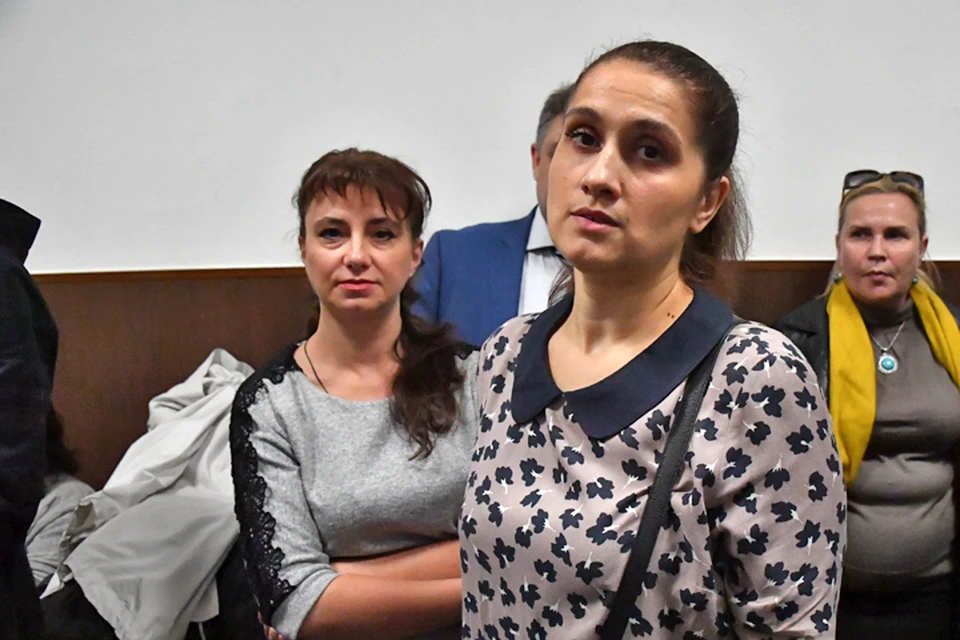 Аурелия Дундук (на переднем плане) в Басманном суде Москвы