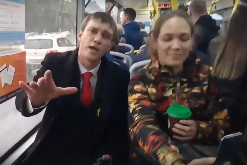 По словам Павла, впервые он устроил "концерт" в автобусе пять лет назад.