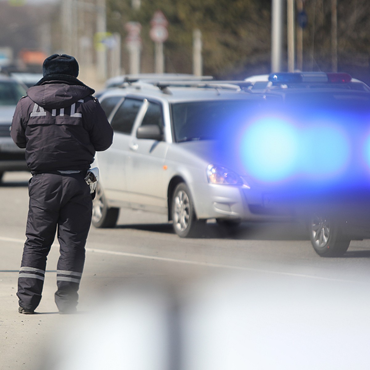 В Москве угнали машину с ребенком и бросили трехлетнюю девочку на трассе -  KP.RU