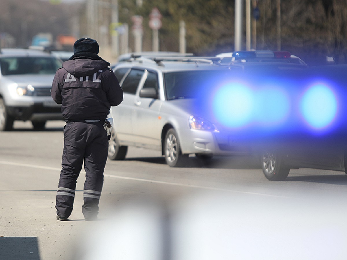 В Москве угнали машину с ребенком и бросили трехлетнюю девочку на трассе -  KP.RU