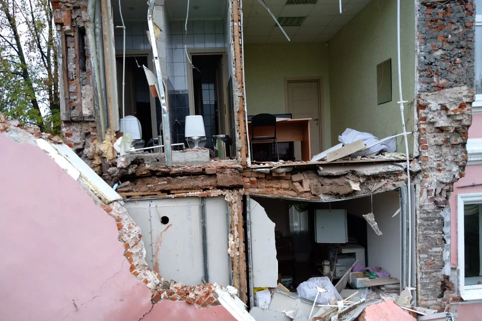 Стена рухнула утром 7 октября. Фото: пресс-служба ГУ МЧС России по Нижегородской области.