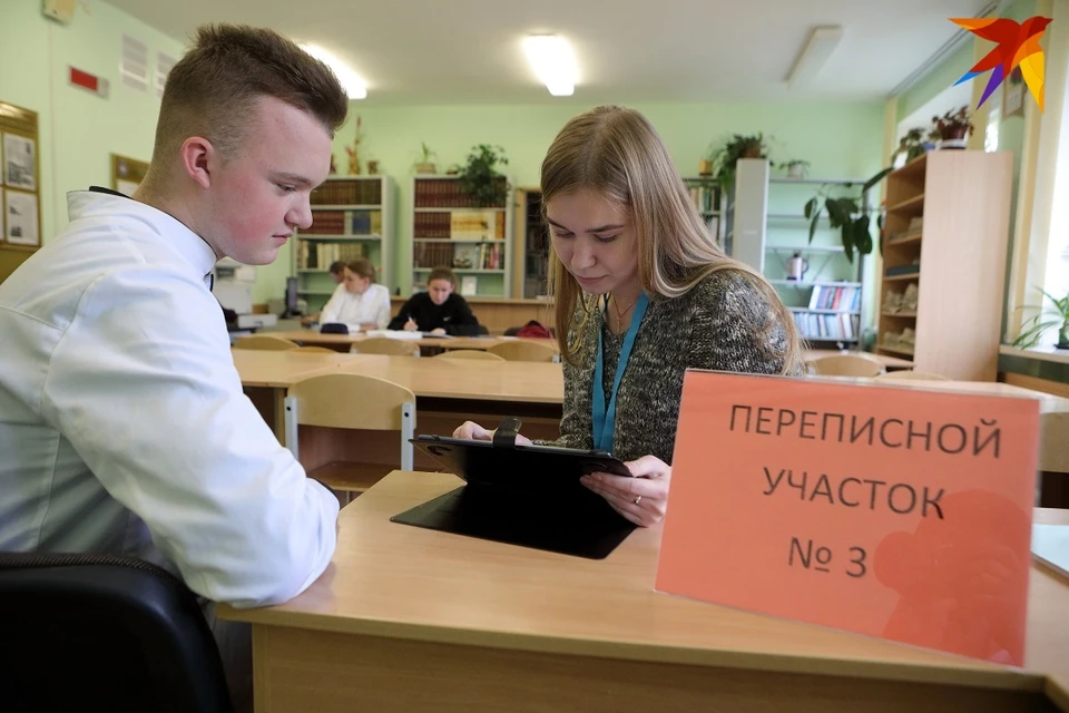 Сообщить данные обо всей семье может один человек.